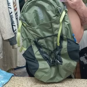 Camel back back pack greenn camo only worn twice!